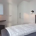 4 Personen In 아파트