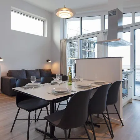 Three-bedroom In 7 Appartement