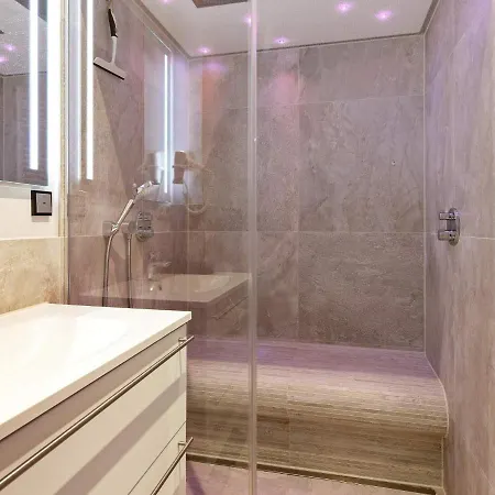 4 Personen In アパート